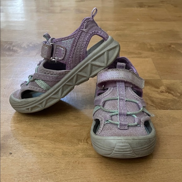 Toddler OshKosh Closed-toe Sandals purple size 9 - Picture 1 of 4